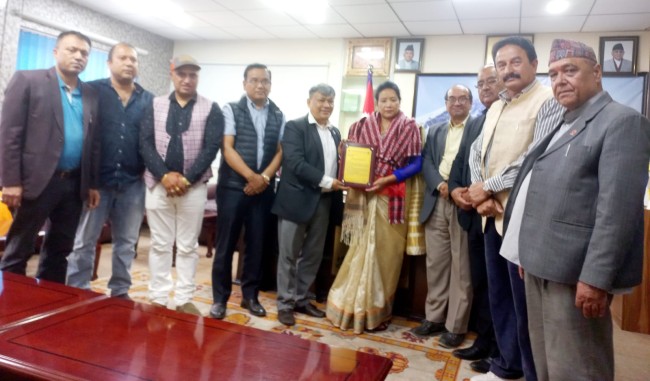समयमा गुणस्तरीय कार्य गरी ‘लो बिड’लाई निरुत्साहित गर्न मन्त्री गुरुङको सुझाव 